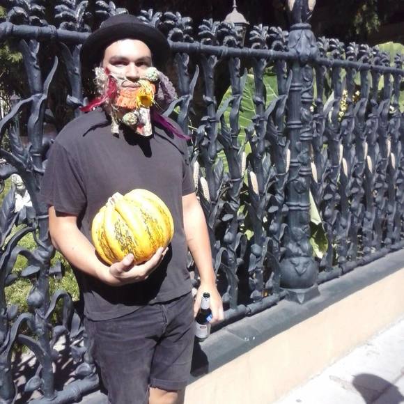 Profile Picture of Alex Leard (@aleard2) on Poshmark