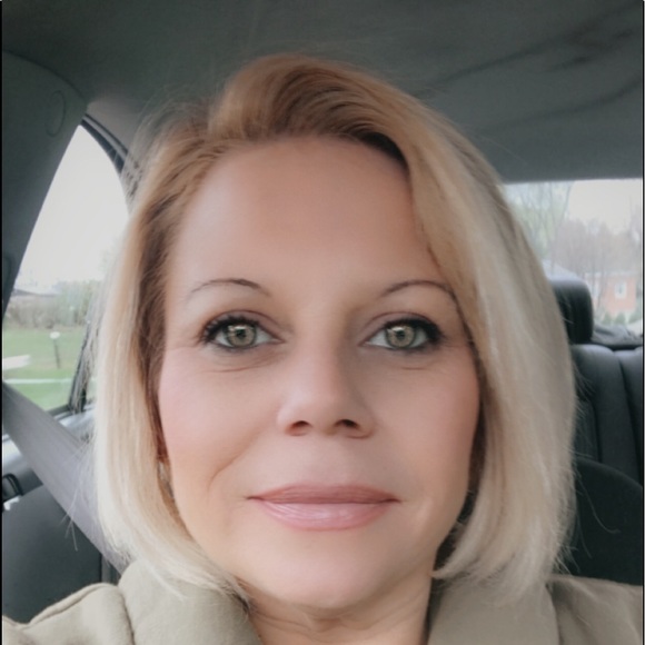 Profile Picture of Kristen Wertman (@kldrott) on Poshmark