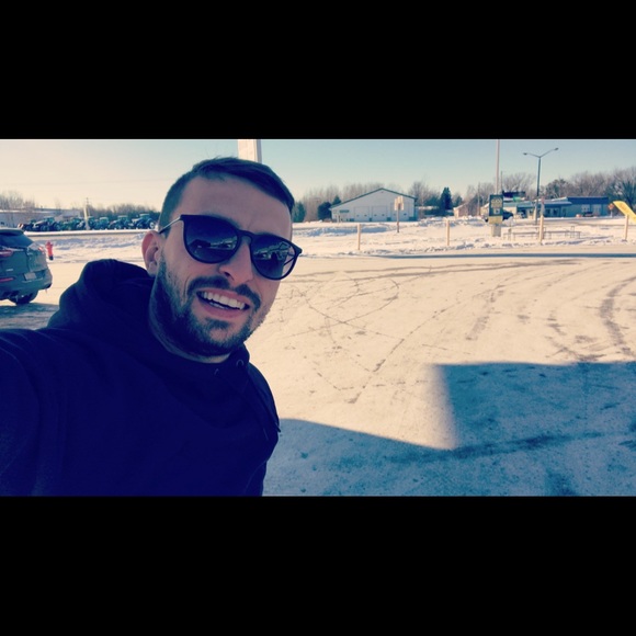 Profile Picture of Dumitru Raileanu (@raileanu) on Poshmark