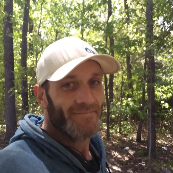 Profile Picture of Robert Boone (@boblovesmoni) on Poshmark