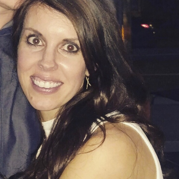 Profile Picture of Mandy Tirabassi (@mandeline22) on Poshmark