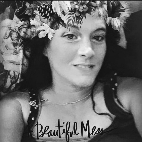 Profile Picture of Kara Heath (@kdover71) on Poshmark