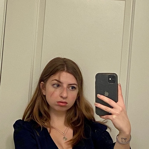 Profile Picture of Danielle Courtemanche (@danicourte) on Poshmark