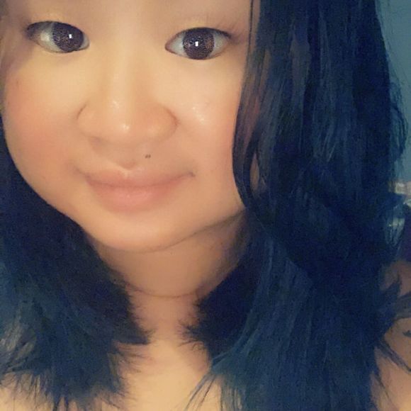 Profile Picture of Lena Nguyen (@lenabenabena) on Poshmark