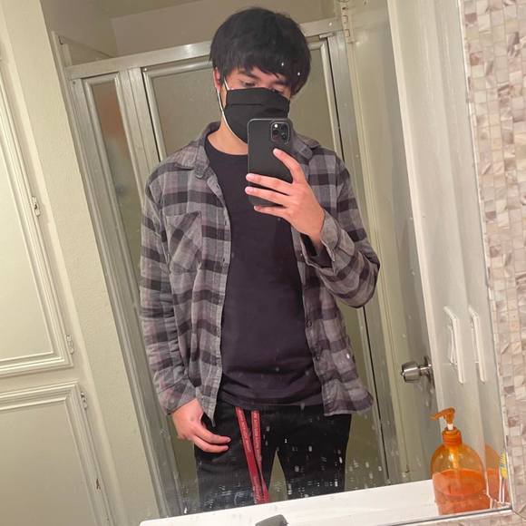 Profile Picture of André Moreno (@andre_moreno) on Poshmark