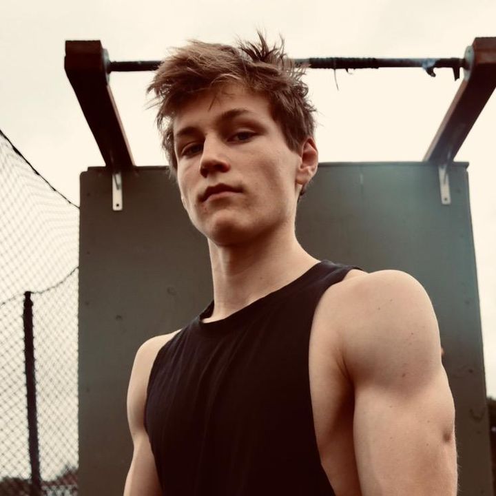 Profile Picture of Jon Law (@@1000reps) on Tiktok