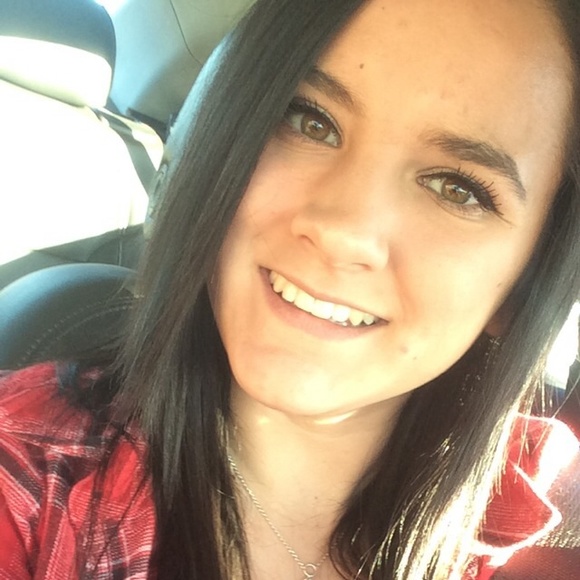 Profile Picture of Courtney Mackling (@cmackling) on Poshmark