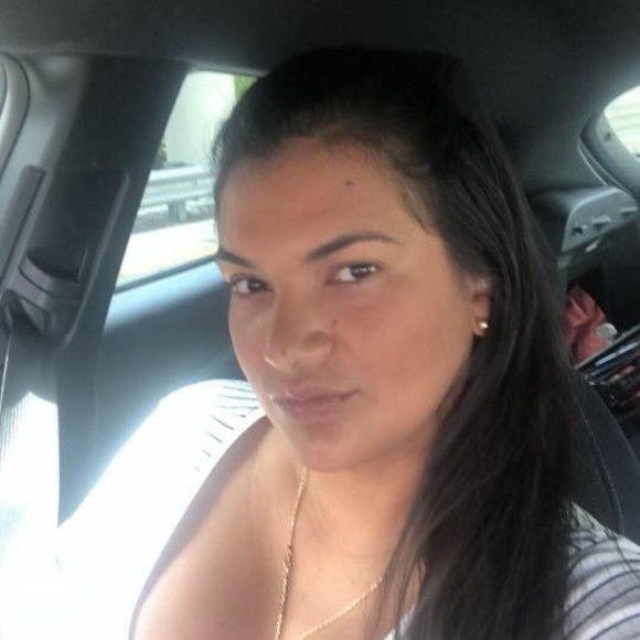 Profile Picture of Cindy Tabares (@cindytabares) on Poshmark