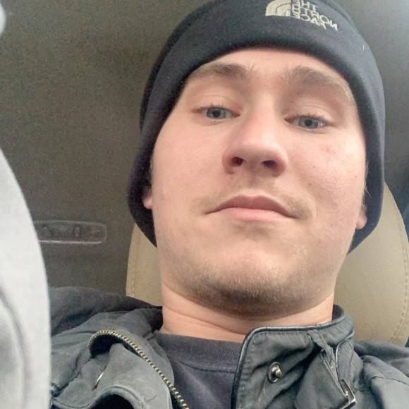 Profile Picture of Derek Vanicelli (@derek_vanicelli) on Poshmark