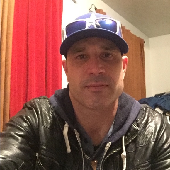 Profile Picture of Mike Chabot (@mikechabot) on Poshmark