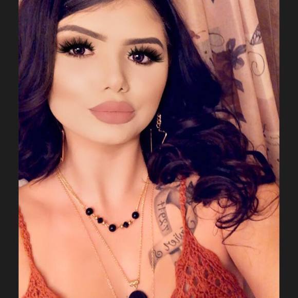 Profile Picture of Daniela Roche (@danielaroche07) on Poshmark