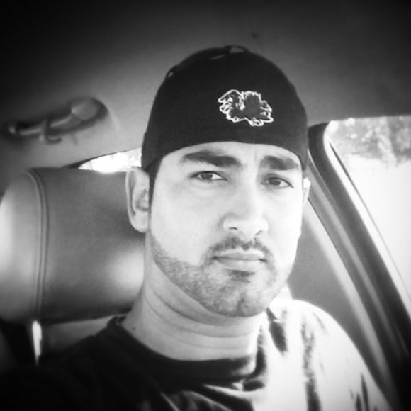 Profile Picture of Alex Olivera (@alexolivera583) on Poshmark