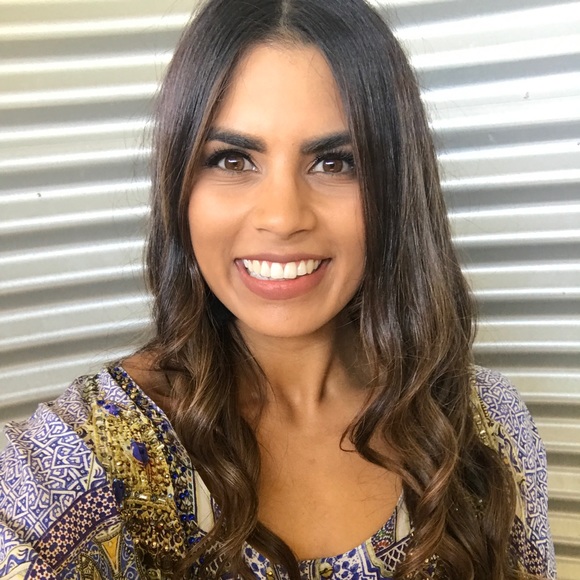 Profile Picture of Rebecca Hansen (@becks_hansen) on Poshmark