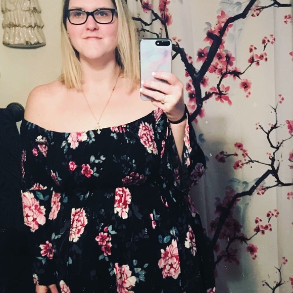 Samantha Lacy - Poshmark Profile Picture of Samantha Lacy (@smnthlc87) on Poshmark