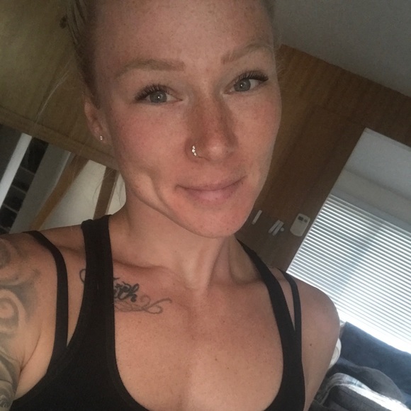 Profile Picture of Krystal Reid (@krystalreid175) on Poshmark