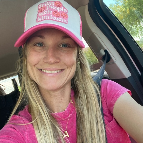 Profile Picture of Amanda Segler (@amandasegler91) on Poshmark