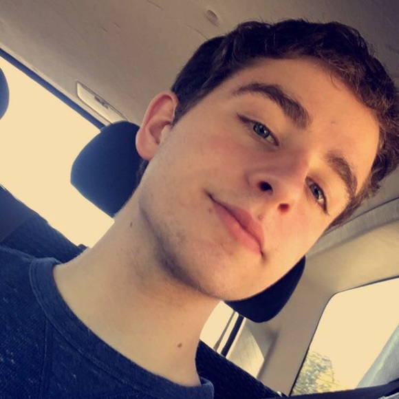 Profile Picture of Sean Camiolo (@scamiolo) on Poshmark