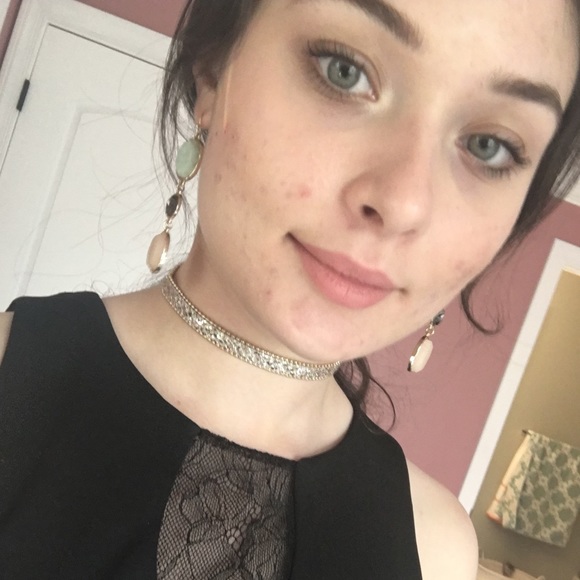 Profile Picture of Lola Velichkovsky (@mishycat12) on Poshmark