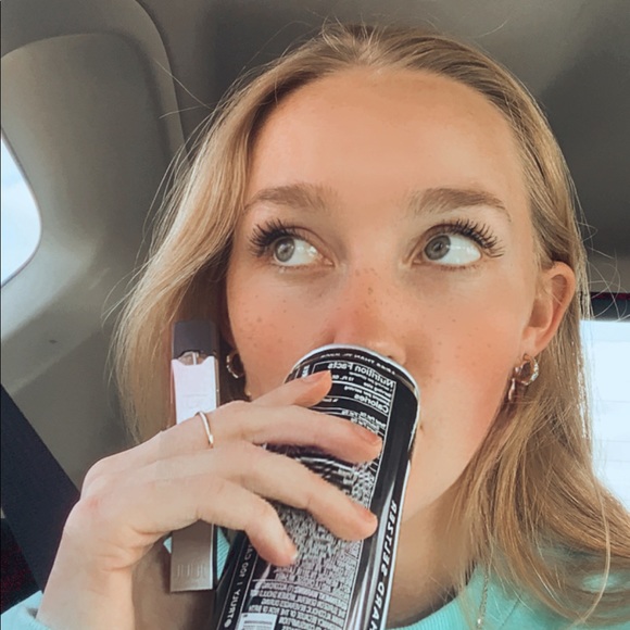 Profile Picture of Bailey Mcmanus (@baileymcmanus17) on Poshmark