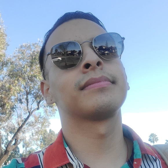 Profile Picture of Julian Escobedo (@jiesco) on Poshmark