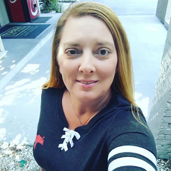 Profile Picture of Amanda Pylant (@amandap49) on Poshmark