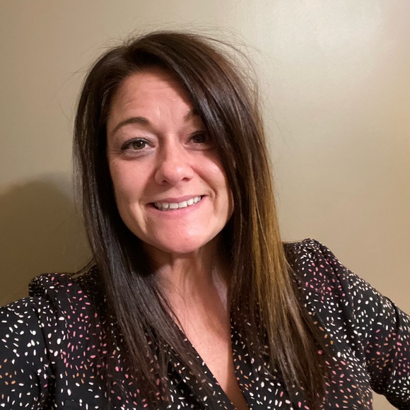 Profile Picture of Heather Siebken (@modern402mom) on Poshmark
