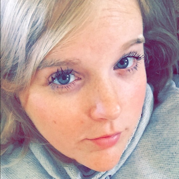 Profile Picture of Heather Vonfeldt (@hvonfeldt) on Poshmark