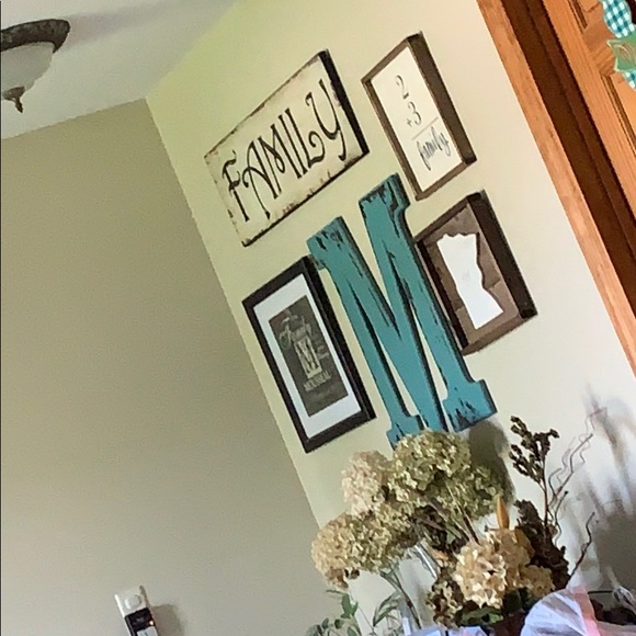 Profile Picture of Naomi Mousseau (@nomer1977) on Poshmark