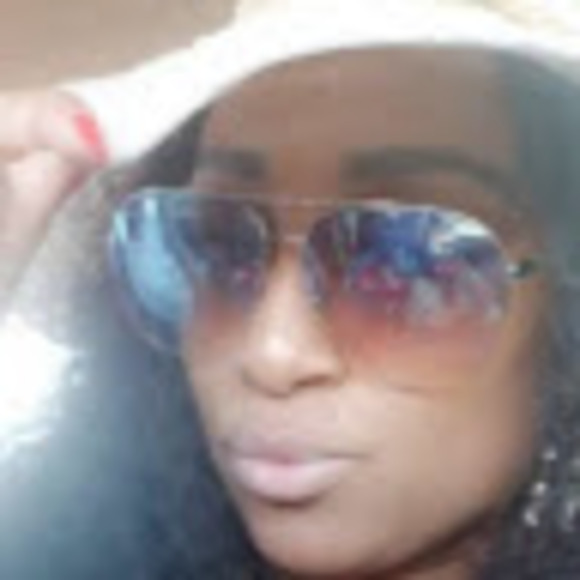 Profile Picture of Daniela Dillingham (@danieladillingh) on Poshmark