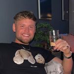 Profile Picture of Ashley Hirst (@ash_hirst_) on Instagram