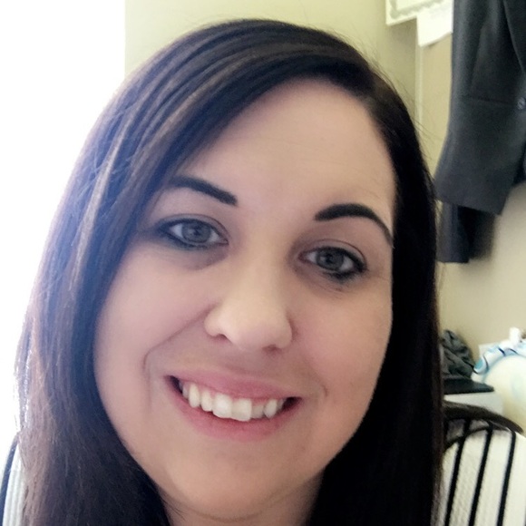 Profile Picture of Erin Conroy (@conniecon13) on Poshmark
