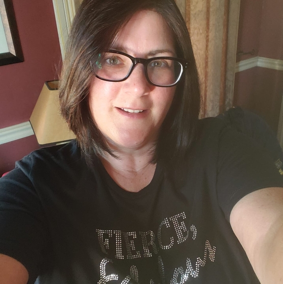 Profile Picture of Renee Shandor (@trenee76) on Poshmark