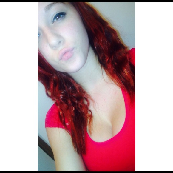 Profile Picture of Haley Rhodes (@haleyrhodes16) on Poshmark