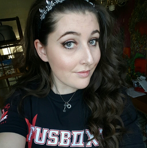 Profile Picture of Carly Bearden (@donuts_squats) on Poshmark