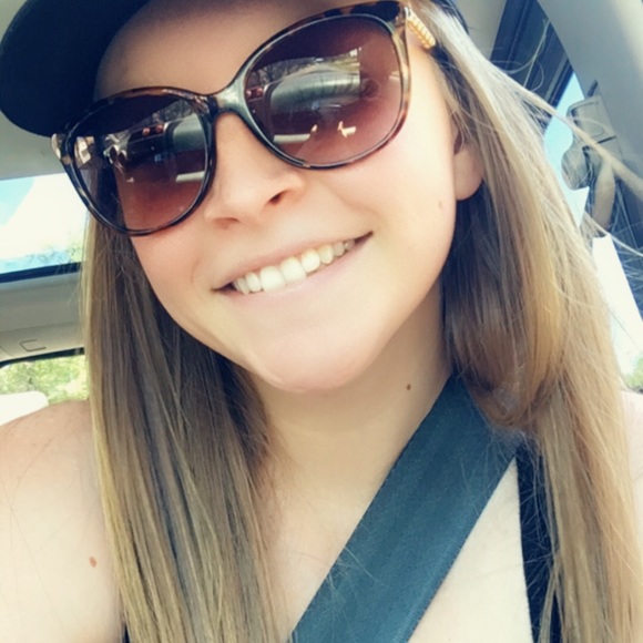 Profile Picture of Kelsie Mcvay (@kelsie0804) on Poshmark