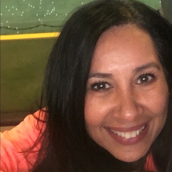 Profile Picture of Bonnie Lonardo (@blo18) on Poshmark