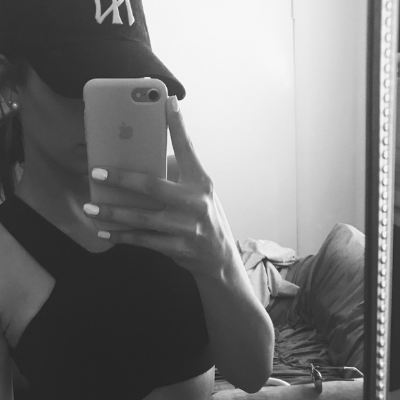 Profile Picture of Delaney Karpeuk (@lkarpeuk0516) on Poshmark