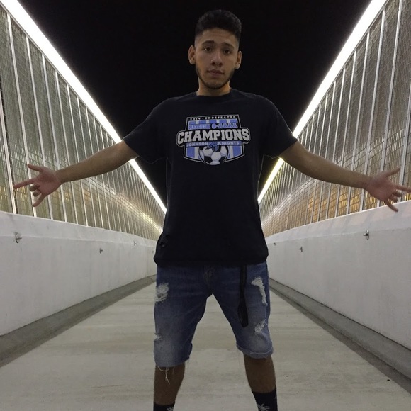 Profile Picture of Jonathan Rebollar (@rebollar97) on Poshmark