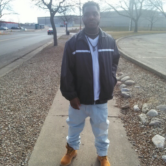 Profile Picture of Derrick Cannon (@crestonplaza) on Poshmark