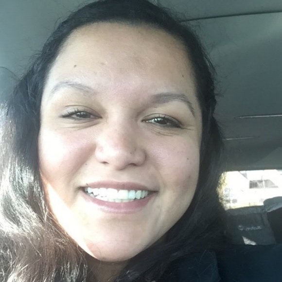 Profile Picture of Crystal Olivarez (@crysolivarez) on Poshmark