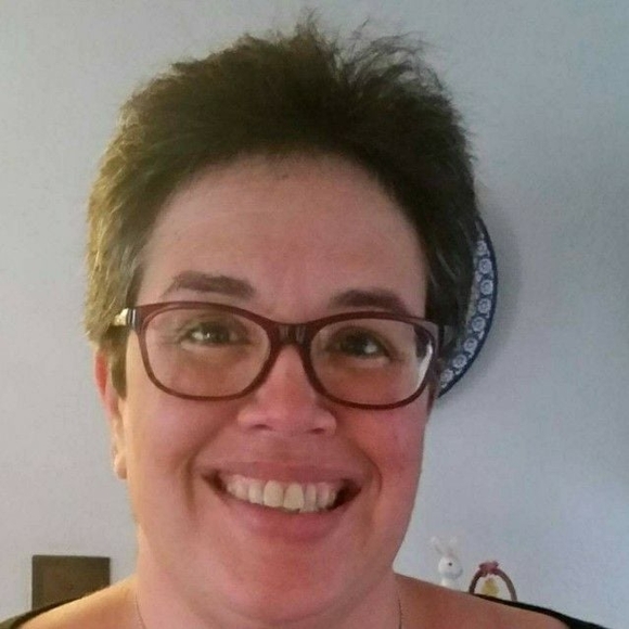 Profile Picture of Christy Costantino (@christycostanti) on Poshmark