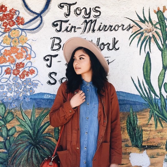 Profile Picture of Kendra Alderete (@kenjialde) on Poshmark