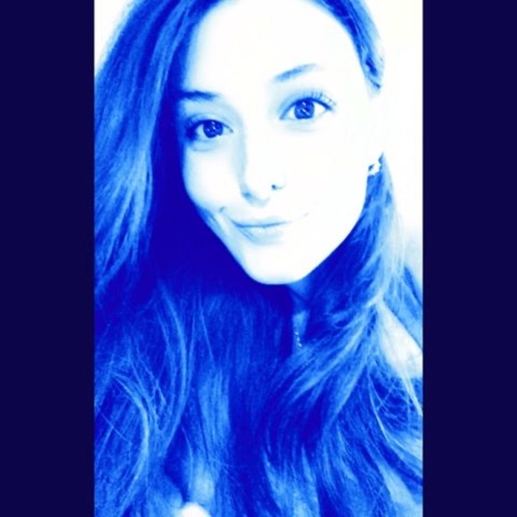 Profile Picture of Tara Schlechter (@taraschlechter) on Poshmark