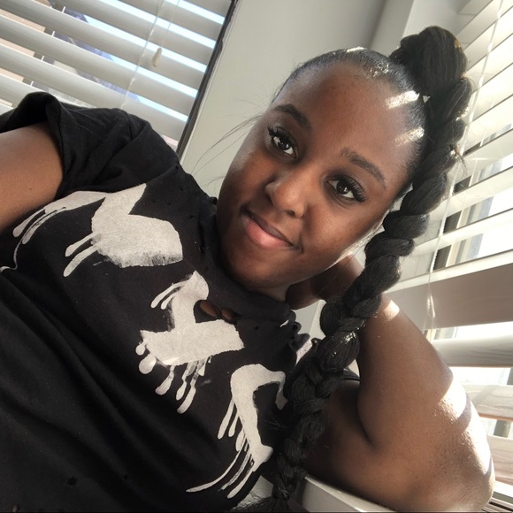 Profile Picture of Cassandra Louis (@cassandrald1) on Poshmark