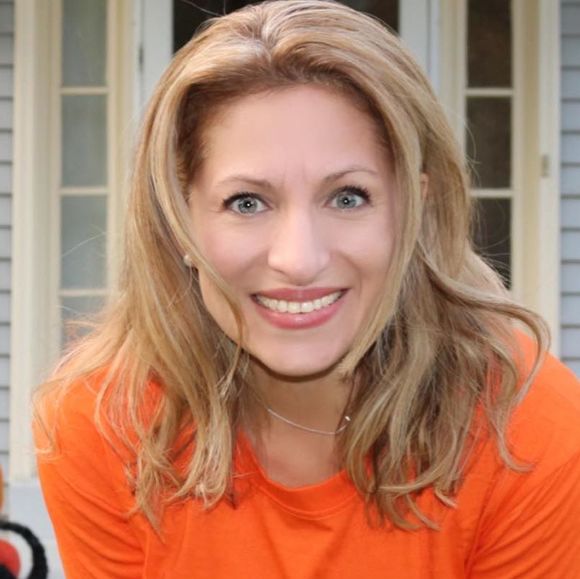 Profile Picture of Lily Andrade (@landrade20) on Poshmark