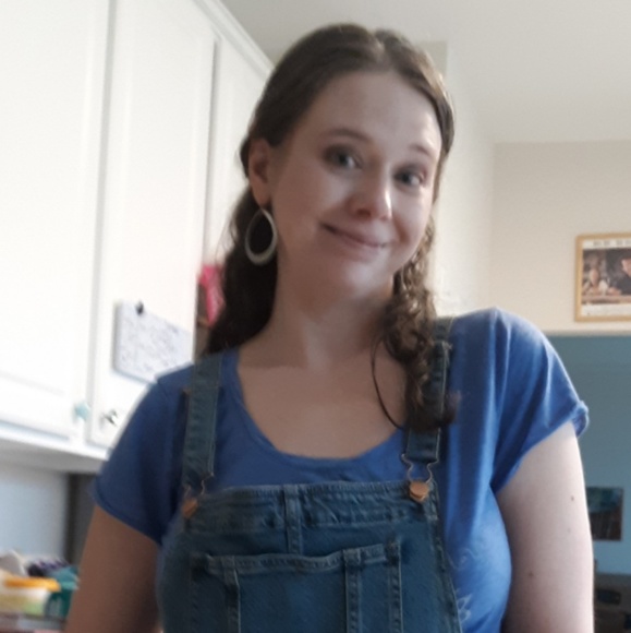 Profile Picture of Christina Grove (@cupidian335) on Poshmark