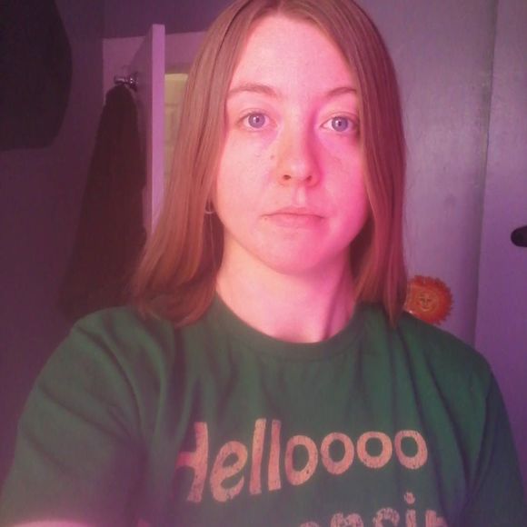 Profile Picture of Claire Brunow (@feeldaburno) on Poshmark