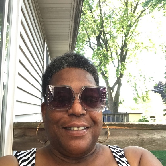 Profile Picture of Lynell Cunnigham (@lynellcunnigham) on Poshmark