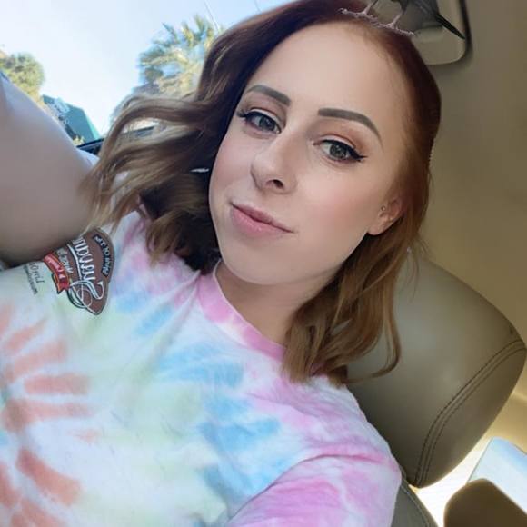 Profile Picture of Sarah Bursell (@sarahbursell) on Poshmark