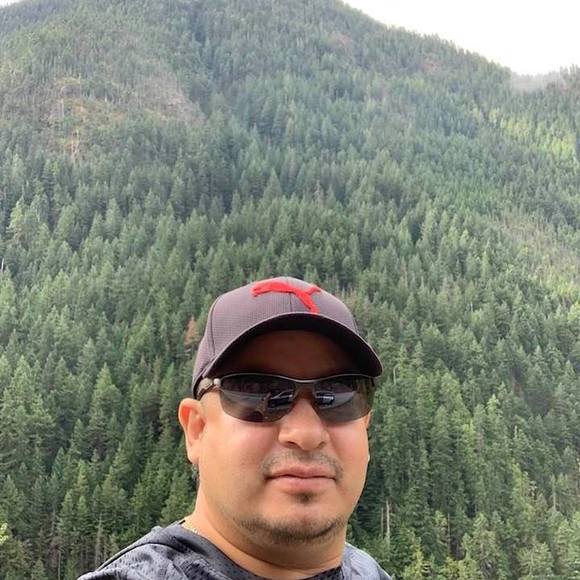 Profile Picture of Alexander Gomez (@alexandergom854) on Poshmark